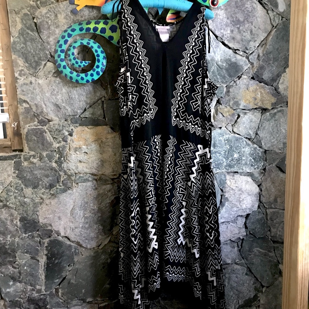 Polyester spandex Black and white zig zag pattern fitted dress size XL